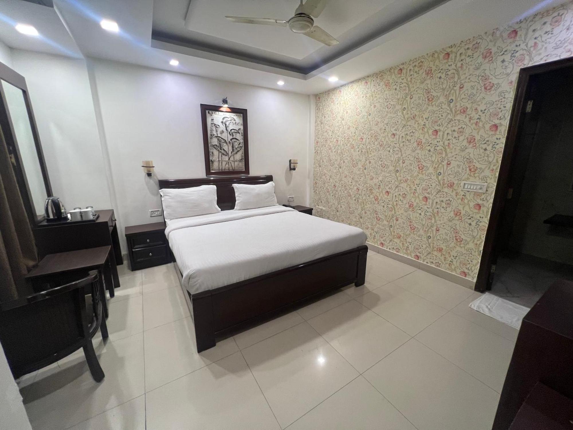 Nikko Blue - Boutique Hotel Gurgaon Exterior photo